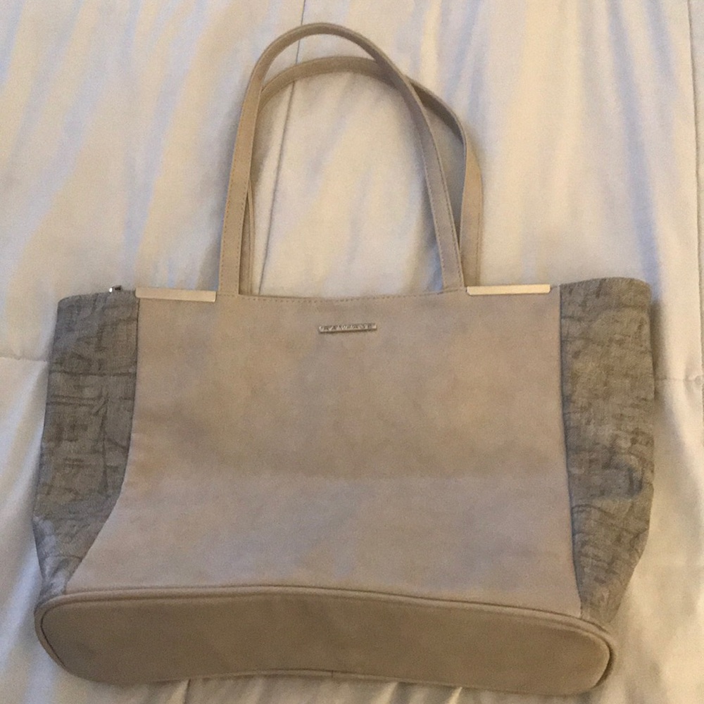 Bone color shoulder bag